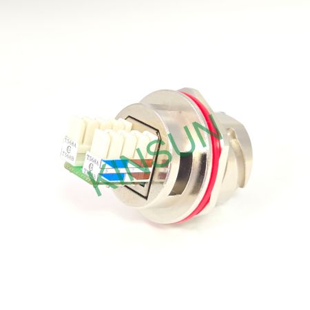 Giunto RJ45 a baionetta metallica con bloccaggio rapido per connessione IDC, vista posteriore